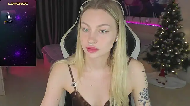 BiMolly online show from January 2025 07:00:02 PM