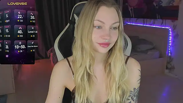 BiMolly online show from March 2025 10:20:01 PM