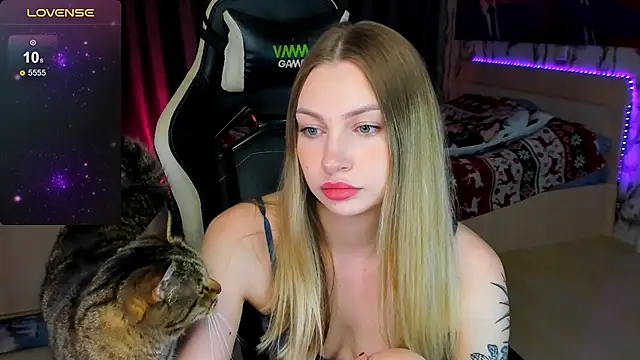 BiMolly online show from September 2025 10:15:02 PM