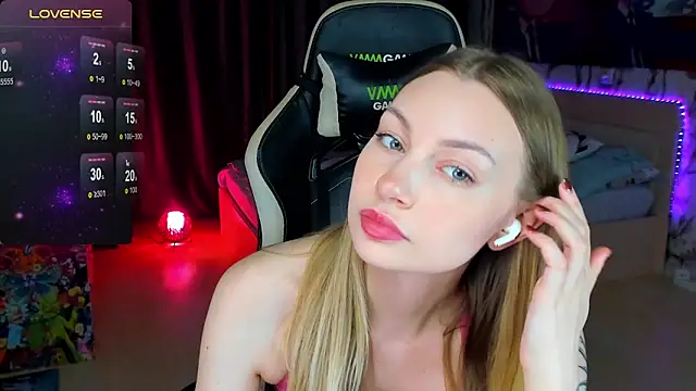 BiMolly online show from October 2025 12:25:02 AM