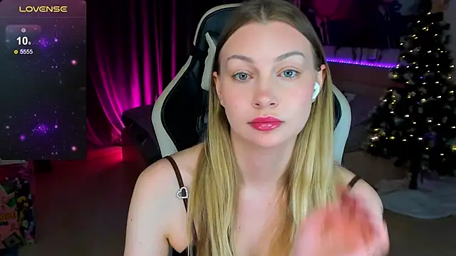 BiMolly online show from December 2025 08:49:01 PM