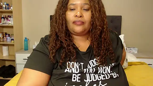 Snapshot of zandile chatting on June 2026 05:12:01 AM zandile online show from June 2026 05:12:01 AM