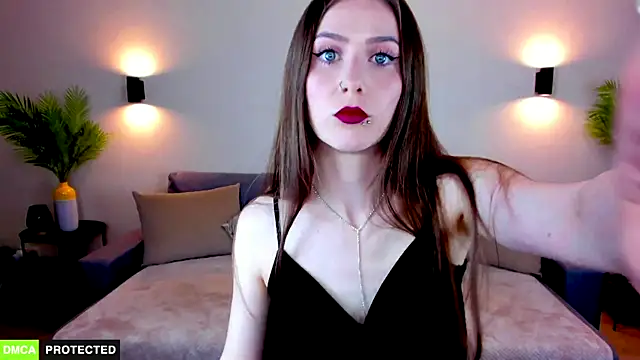 TheWoman   online show from April 2026 07:36:02 PM