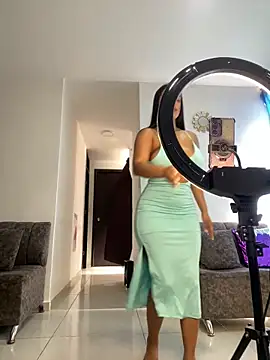 Shantal Lovee online show from November 2025 06:29:01 PM