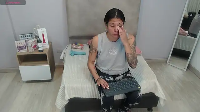 valevicious online show from November 2025 01:32:02 PM