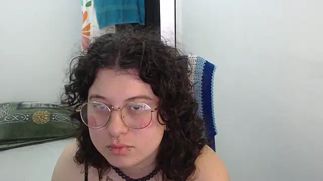 Snapshot of Smoke_trip_Alicia chatting on February 2026 04:38:02 PM Smoke trip Alicia online show from February 2026 04:38:02 PM