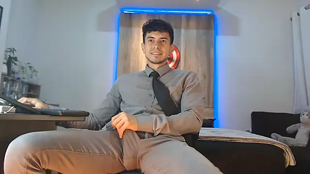 Andrew 4  online show from October 2025 02:33:01 AM