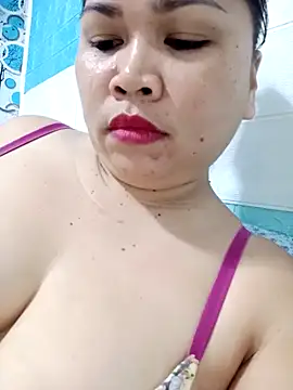 XXLorie 02 online show from March 2025 01:02:01 PM