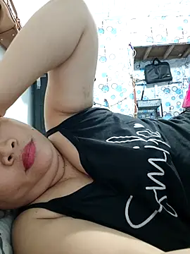 XXLorie 02 online show from April 2026 12:00:01 AM