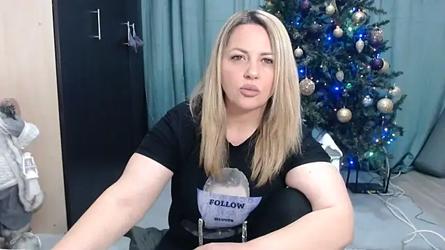 erikaerika online show from December 2024 09:31:01 AM