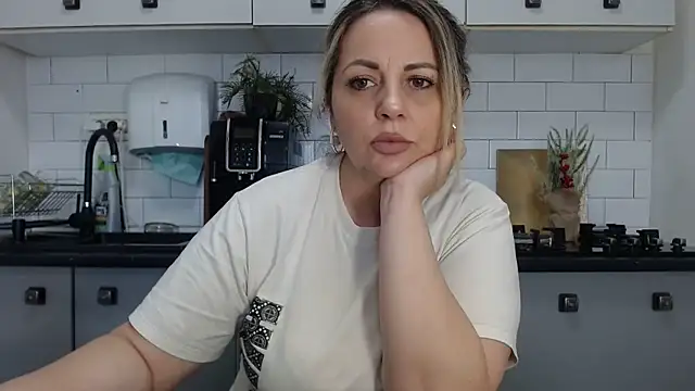 erikaerika online show from January 2025 01:04:02 PM