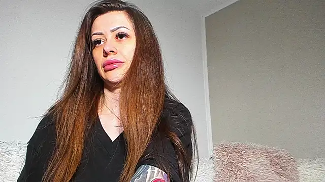 Snapshot of BrianaDiamondXXX chatting on May 2026 09:46:01 AM BrianaDiamondXXX online show from May 2026 09:46:01 AM