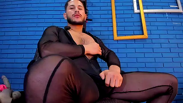 Snapshot of TheIan26 chatting on December 2024 11:08:02 PM TheIan26 online show from December 2024 11:08:02 PM