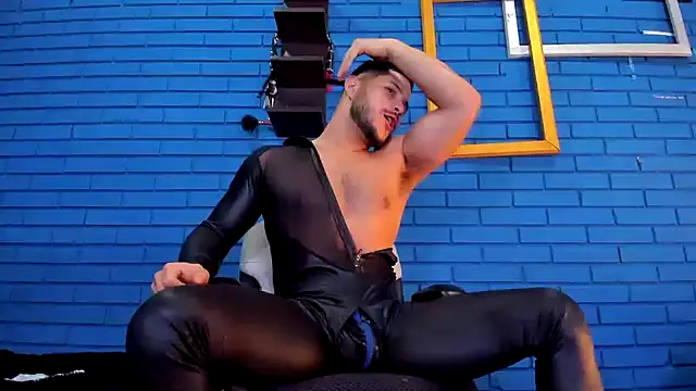 Snapshot of TheIan26 chatting on December 2024 11:37:01 PM TheIan26 online show from December 2024 11:37:01 PM