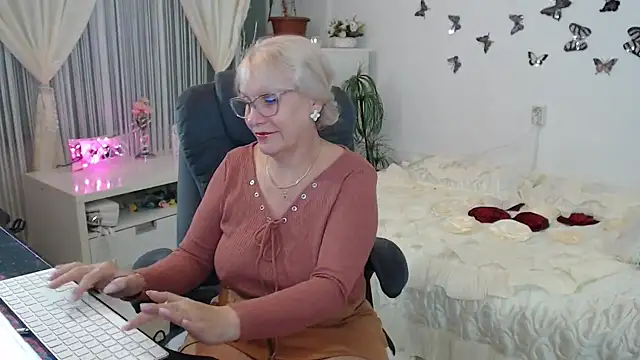 Snapshot of Ghertrude52 chatting on October 2025 03:05:02 AM Ghertrude52 online show from October 2025 03:05:02 AM