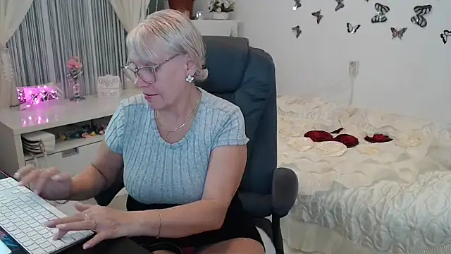 Snapshot of Ghertrude52 chatting on October 2025 03:04:01 AM Ghertrude52 online show from October 2025 03:04:01 AM