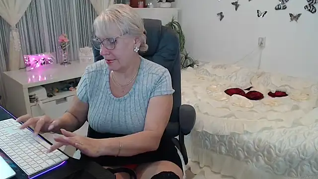 Snapshot of Ghertrude52 chatting on October 2025 03:04:01 AM Ghertrude52 online show from October 2025 03:04:01 AM