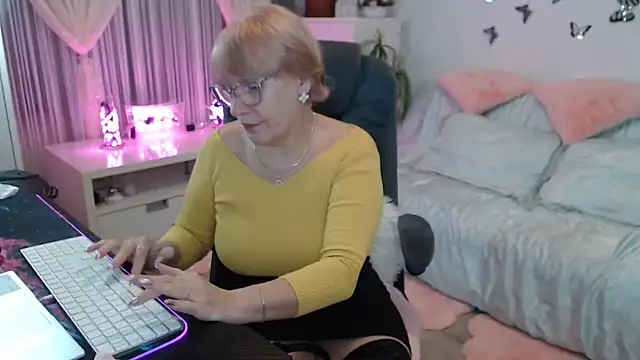 Snapshot of Ghertrude52 chatting on November 2025 04:11:02 AM Ghertrude52 online show from November 2025 04:11:02 AM