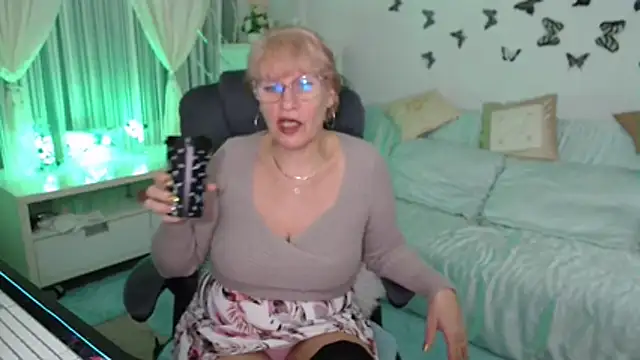 Ghertrude52 online show from November 2025 04:11:01 AM