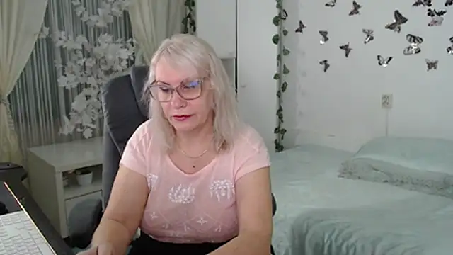 Ghertrude52 online show from April 2026 04:06:02 AM