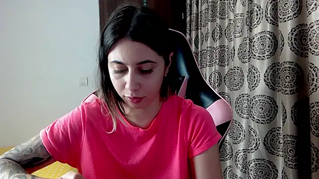 RoseDiamond06 online show from December 2024 05:31:01 PM