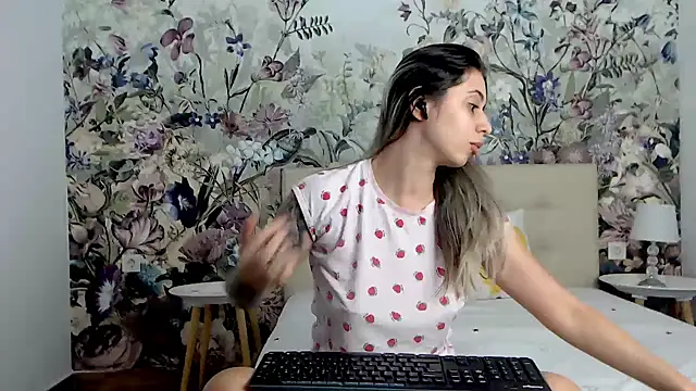 RoseDiamond06 online show from September 2025 08:57:01 PM