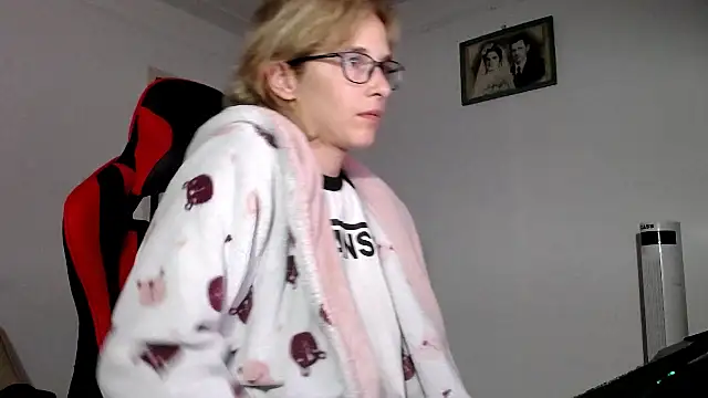 Snapshot of SexxyLety chatting on September 2025 07:50:01 PM SexxyLety online show from September 2025 07:50:01 PM