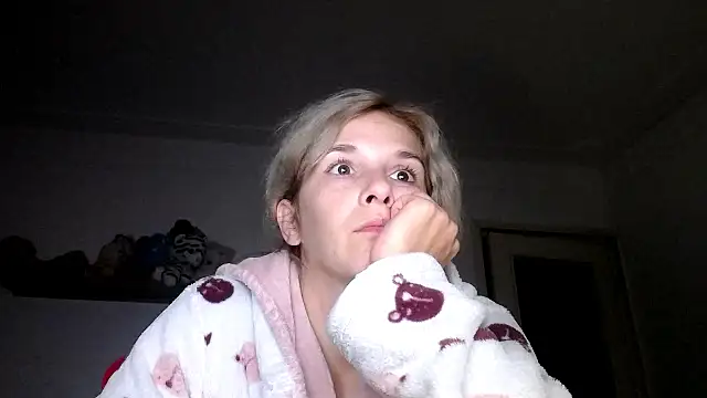 Snapshot of SexxyLety chatting on October 2025 07:02:01 PM SexxyLety online show from October 2025 07:02:01 PM