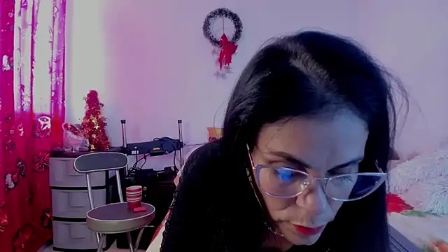 Snapshot of girasol_walton chatting on December 2024 03:52:01 PM girasol walton online show from December 2024 03:52:01 PM