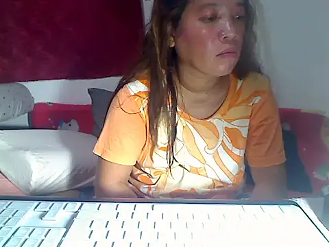 Snapshot of wethornypussy4u chatting on February 2026 12:12:01 AM wethornypussy4u online show from February 2026 12:12:01 AM