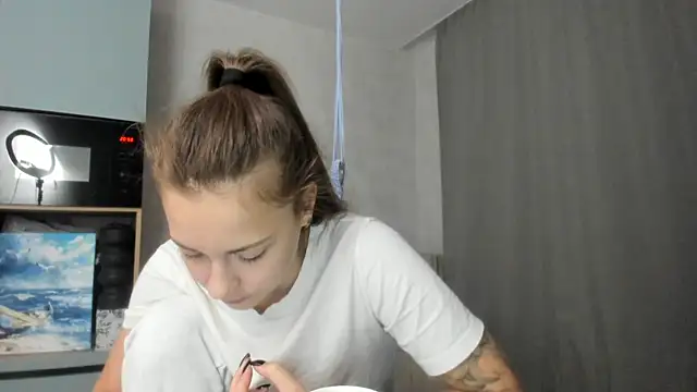 why again me online show from September 2025 06:02:01 PM