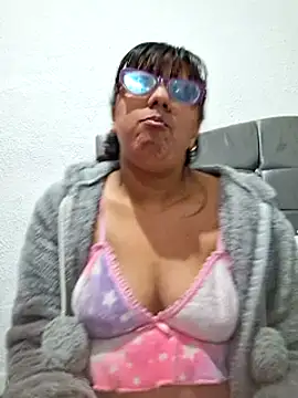 Snapshot of ZaidaWet chatting on March 2025 01:40:01 PM ZaidaWet online show from March 2025 01:40:01 PM