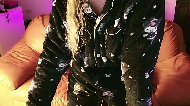 kisicaxx online show from January 2025 07:44:02 PM