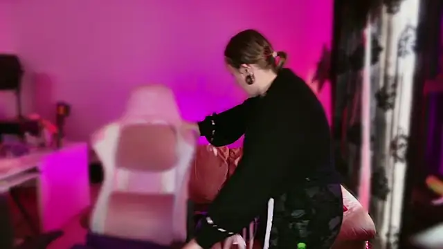 kisicaxx online show from February 2025 04:10:02 PM