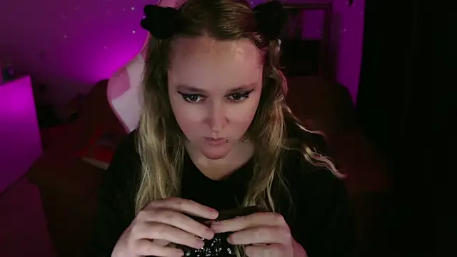 kisicaxx online show from March 2025 05:28:01 PM