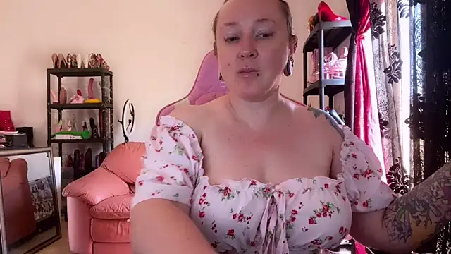 Snapshot of kisicaxx chatting on May 2026 10:24:02 AM kisicaxx online show from May 2026 10:24:02 AM