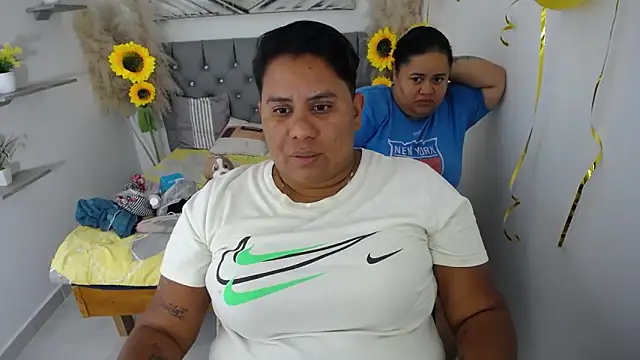 hotlesby4uxxx online show from September 2025 12:23:01 AM