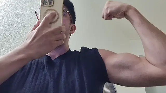 Snapshot of SebastianReiss chatting on June 2026 06:11:01 AM SebastianReiss online show from June 2026 06:11:01 AM