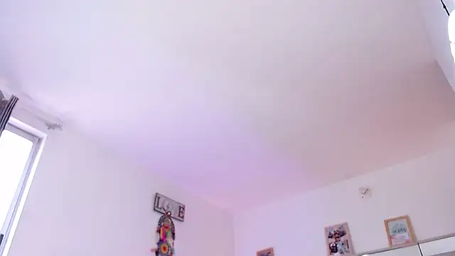 hollythomson online show from March 2025 08:48:02 PM