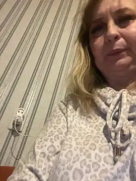 Irina2909xh online show from February 2026 06:28:02 PM