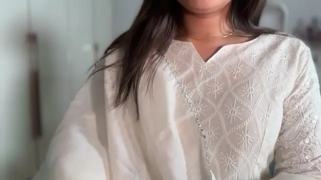 Snapshot of selen_5 chatting on May 2026 06:35:02 PM selen 5 online show from May 2026 06:35:02 PM