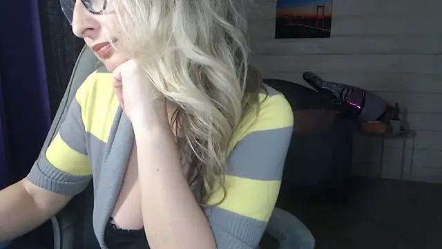 RubiLakros online show from May 2026 08:04:02 PM