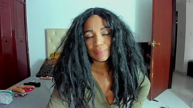 Snapshot of LUISSA_ chatting on March 2025 12:20:01 PM LUISSA online show from March 2025 12:20:01 PM