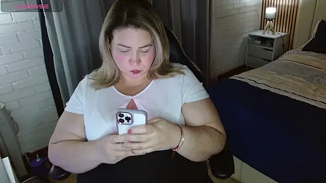 bella savati online show from December 2025 09:54:01 PM