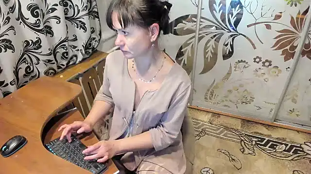 Snapshot of EVILENSA chatting on December 2024 04:47:01 PM EVILENSA online show from December 2024 04:47:01 PM
