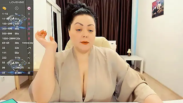 Nina Hopper online show from February 2025 12:34:01 PM