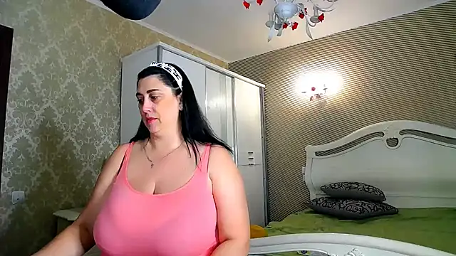 Snapshot of Evelyn_Shy chatting on January 2025 06:49:02 AM Evelyn Shy online show from January 2025 06:49:02 AM