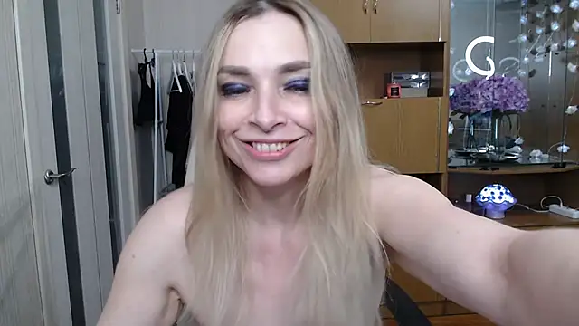 Snapshot of Mika_Passion chatting on January 2025 03:04:02 PM Mika Passion online show from January 2025 03:04:02 PM