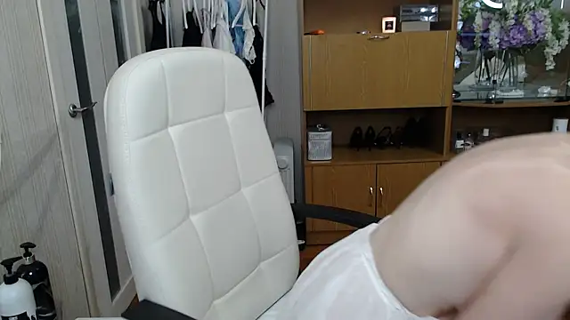 Snapshot of Mika_Passion chatting on February 2025 03:50:01 PM Mika Passion online show from February 2025 03:50:01 PM