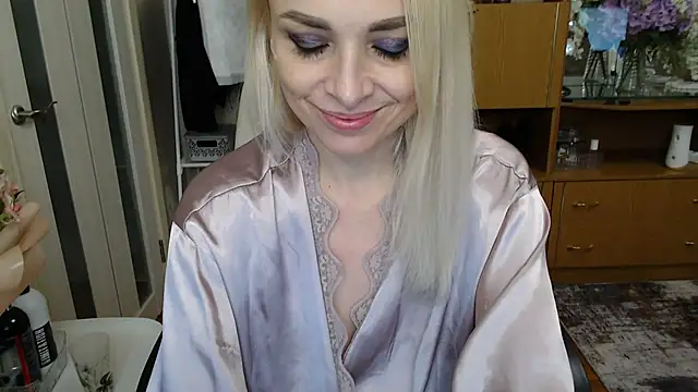 Snapshot of Mika_Passion chatting on February 2025 03:48:02 PM Mika Passion online show from February 2025 03:48:02 PM